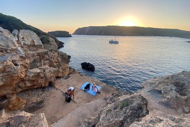 Breakfast at Sunrise in Menorca - Private Guide - An In-Depth Look at the Sunrise Breakfast Experience in Menorca