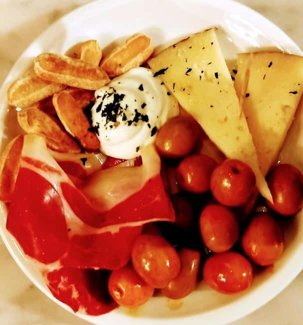 Bremen: Culinary Old Town Tour  with unique locations - Practical Details and Value