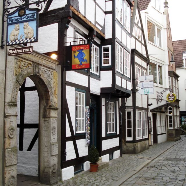 Bremen: Old Town Tour with Costumed Performer & Tour Guide - Key Points