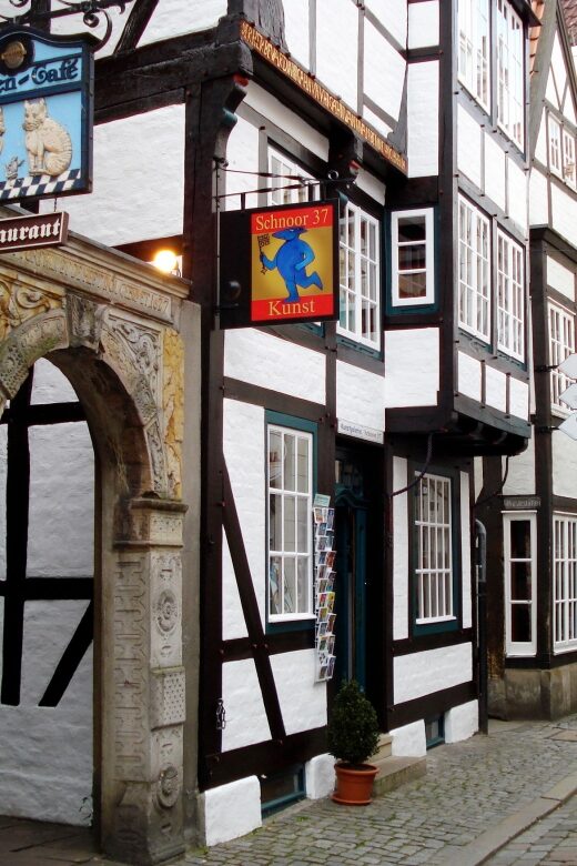 Bremen: Old Town Tour with Costumed Performer & Tour Guide - A Deep Dive into Bremen’s Old Town Tour