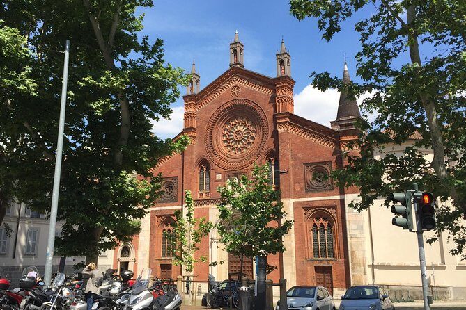 Brera district & Pinacoteca 2-hours guided experience with entrance tickets included - FAQs