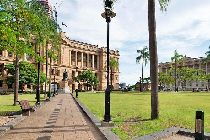 Brisbane Experience City Walk with Drink Included - Key Points
