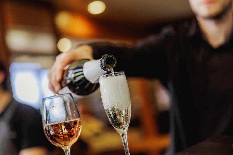 Brisbane: Sirromet Winery Tour with Tasting & 2-Course Lunch - Key Points