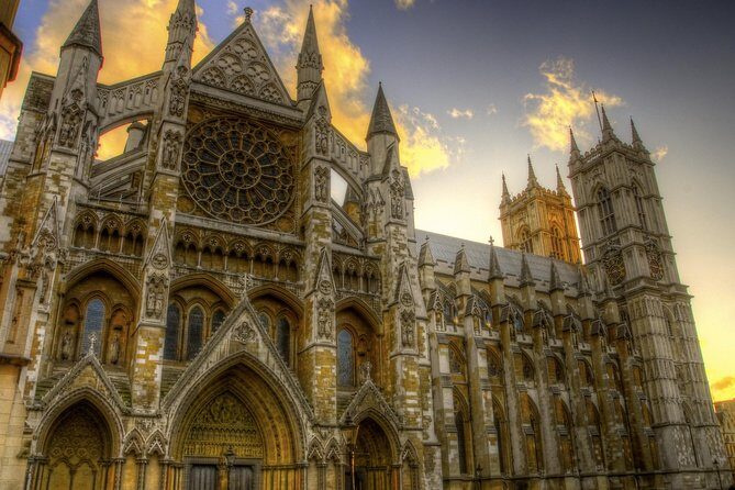 British Royal 3 Hour Walking Tour! - The Sum Up