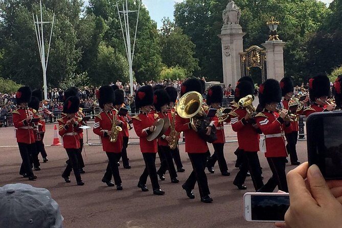 British Royalty walking tour including The Changing Of The Guard! - FAQ