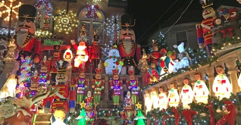 Brooklyn: Dyker Heights Christmas Walking Tour - Exploring the Dyker Heights Christmas Lights Tour in Detail