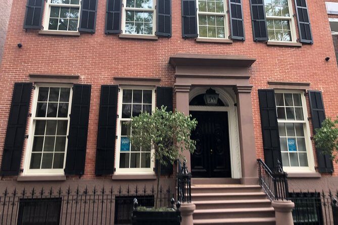 Brooklyn Heights: A Self-Guided Tour from the Promenade to Truman Capote's house - Key Points
