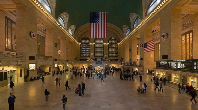 Brooklyn: Movie Locations Guided Tour with Entry Ticket - Exploring DUMBO: Cobblestones and Movie Magic
