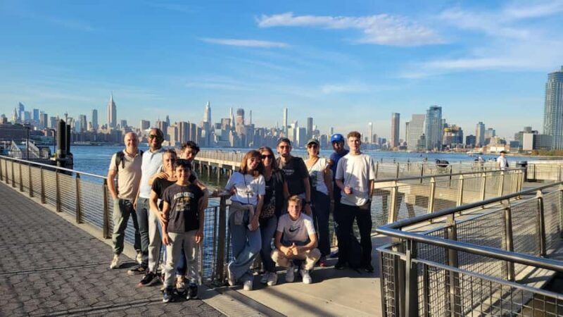 Brooklyn, Williamsburg, and Dumbo Guided Tour in French - Key Points