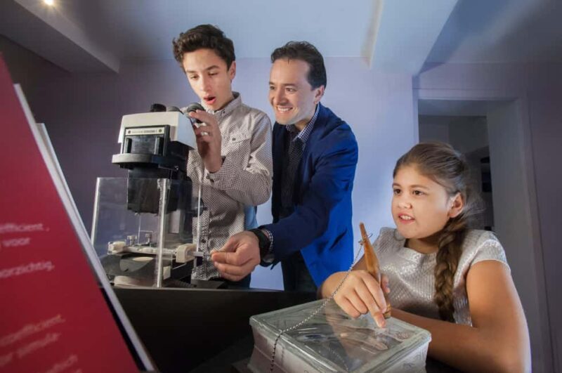 Bruges: Diamond Museum Ticket with Polishing Demonstration - Location and Accessibility