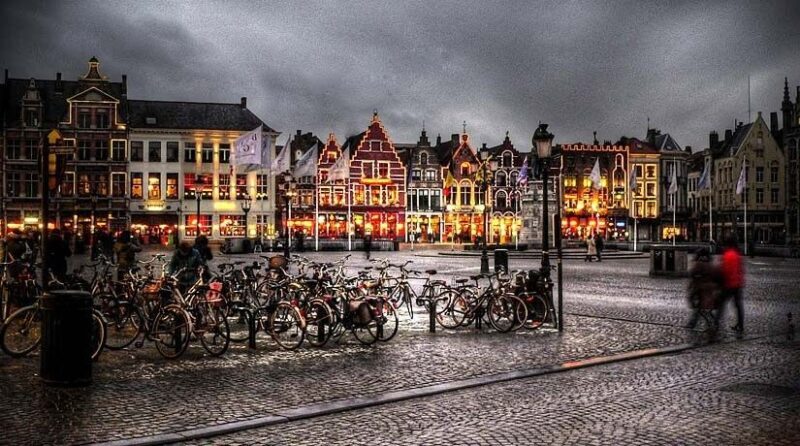 Bruges: Guided Walking Tour - Who Will Enjoy This Tour?