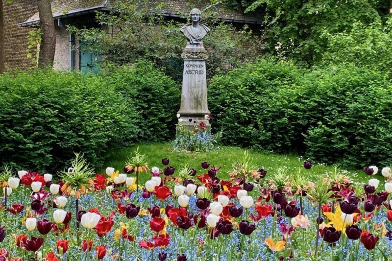 Bruges Highlights, Boat, Beer, Chocolate Day trip from Paris - FAQ