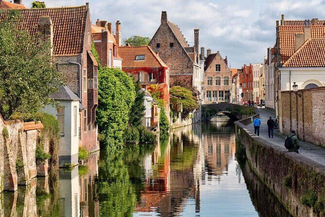 Bruges Highlights, Boat, Beer, Chocolate Day trip from Paris - Who Should Consider This Experience?