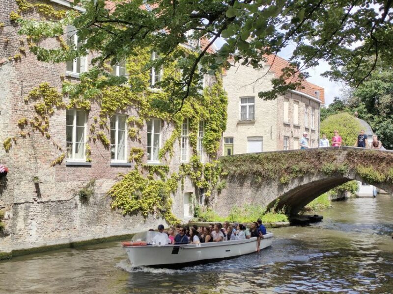 Bruges: Small Group Boat Cruise and Guided Walking Tour - Practical Tips and What to Expect