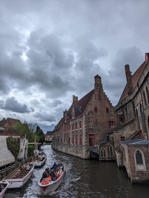 Bruges: Walking Tour with Hot Chocolate & Chocolate Tasting - A detailed look at what you can expect from this tour