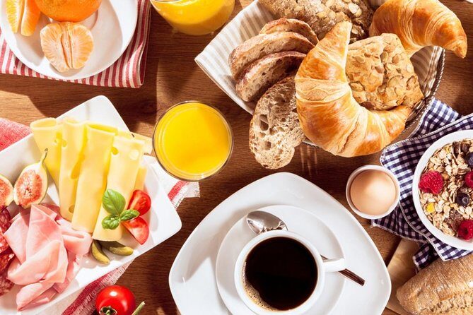 Brunch and Open Bar in a Private and Luxurious Catamaran - Exploring the Highlights of the Lisbon Brunch Catamaran