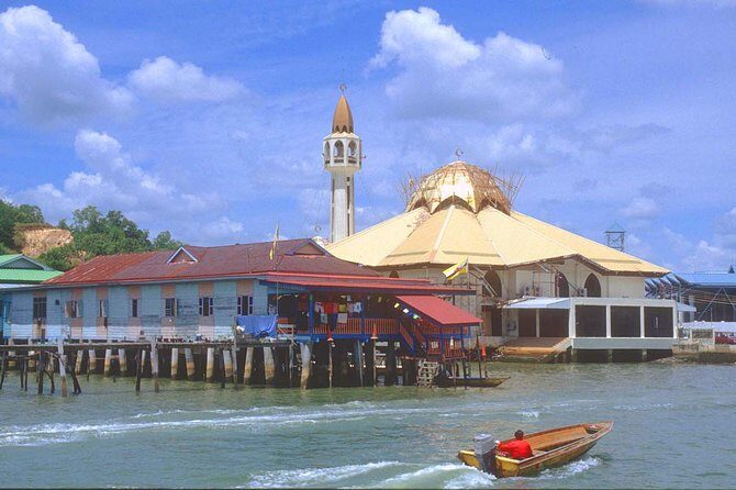 Brunei Half Day City Tour with Royal Regalia & Sultan Omar Ali Saifuddin Mosque - The Practicalities: What to Expect