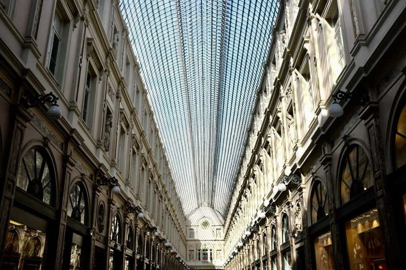 Brussels Highlights: Walking & Bus Tour with Waffle Tasting - Key Points