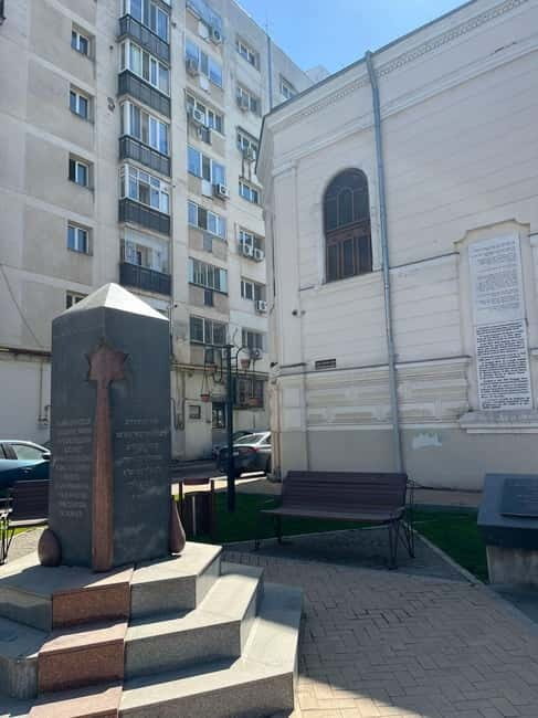 Bucharest: Jewish Heritage Private Walking Tour (group of 8) - A Closer Look at the Tour Experience