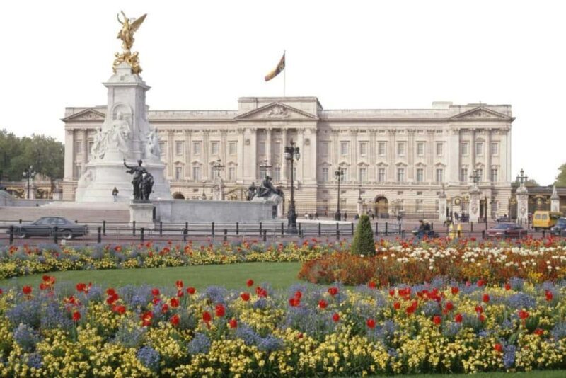 Buckingham Palace and Windsor Castle Tour - Buckingham Palace and Windsor Castle Tour: A Regal Day Trip for Curious Travelers