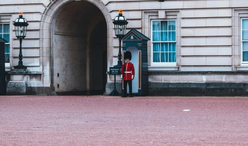 Buckingham Palace, Change the Guard & Crown Jewels Tour - Authentic Experiences and Real Feedback
