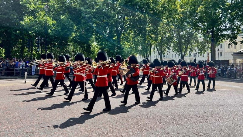 Buckingham Palace, Changing of the Guard Walking Tour - An In-Depth Look at the Buckingham Palace Changing of the Guard Walking Tour