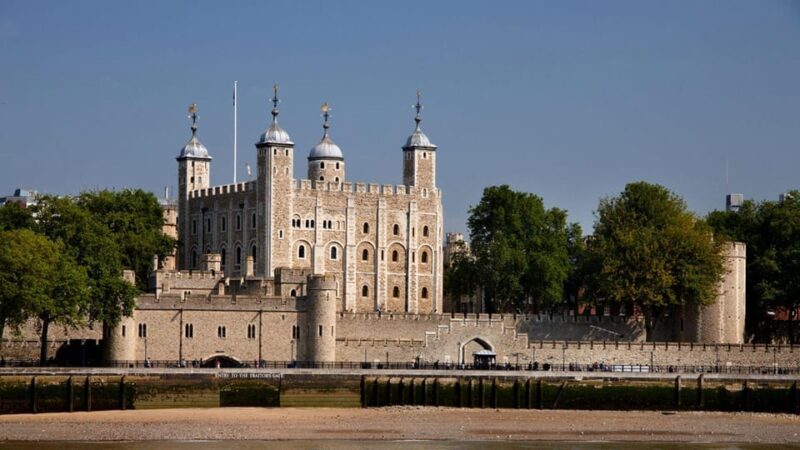 Buckingham Palace & Crown Jewels of London Tour - Exploring London’s Royal and Historic Landmarks