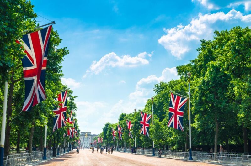Buckingham Palace & Windsor Castle: Full-Day Tour - Key Points