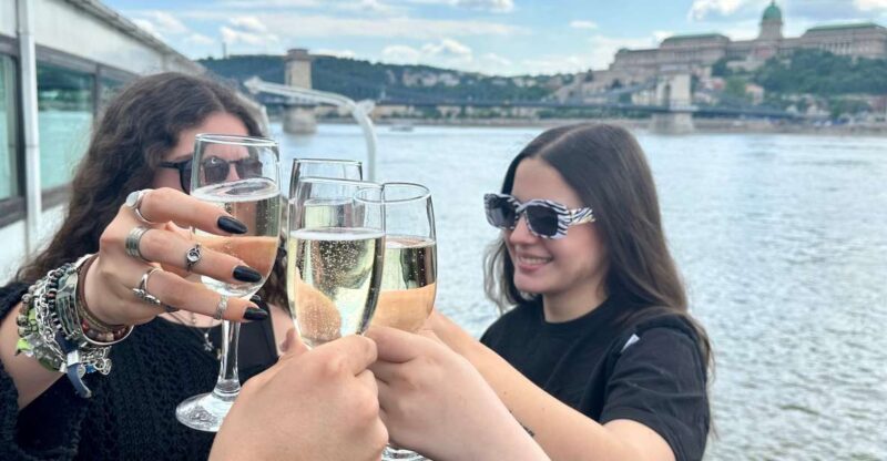 Budapest: 1 hr Sunshine Booze Cruise with Prosecco - Experience the Sunshine and Bubbles on Budapest’s Danube