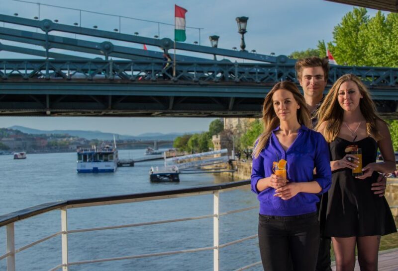 Budapest: 1 hr Sunshine Booze Cruise with Prosecco - FAQs