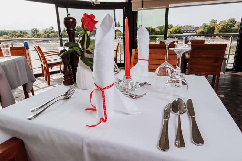 Budapest: 3-Course Dinner for 2 on a Boat Restaurant - Budapest: 3-Course Dinner for 2 on a Boat Restaurant – A Genuine Dining Experience on the Danube