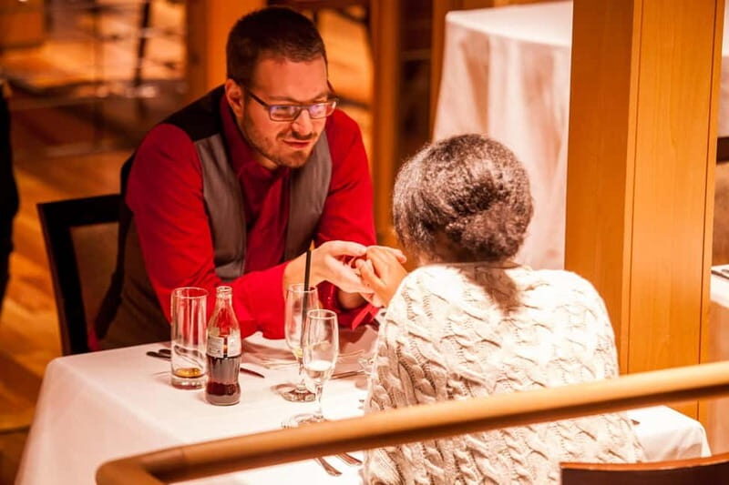 Budapest: 3-Course Dinner for 2 on a Boat Restaurant - Key Points