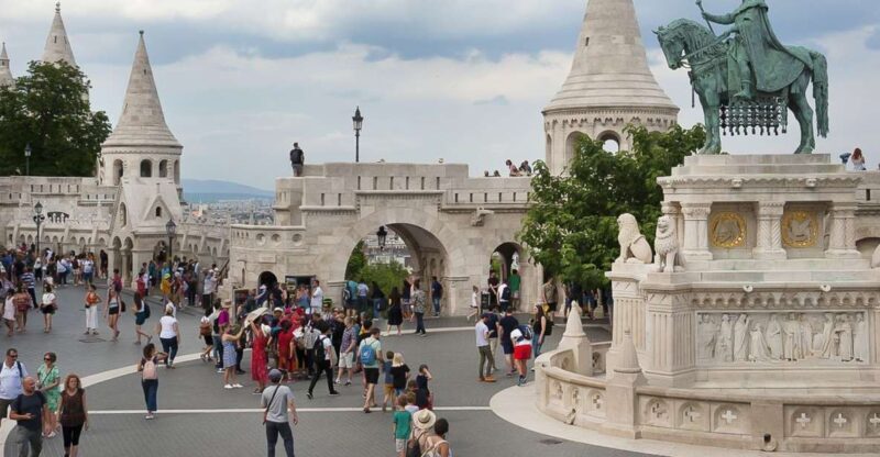 Budapest 3-Hour Walking Tour in Italian - Exploring Budapest in Depth: What to Expect
