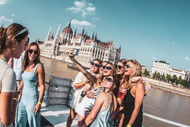 Budapest: Boat Party with option of Unlimited Drinks - The Sum Up