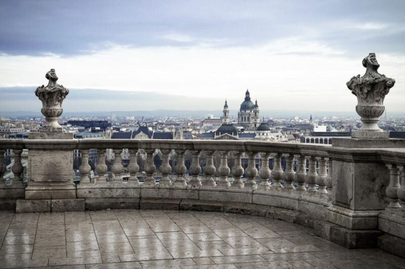 Budapest: Buda Castle Walking Tour in German - The Experience in Detail: What to Expect