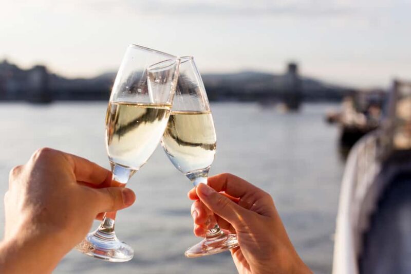 Budapest: By Night Sightseeing Cruise with Welcome Drink - Key Points