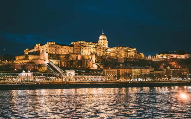 Budapest: By Night Sightseeing Cruise with Welcome Drink - A Thorough Look at the Experience