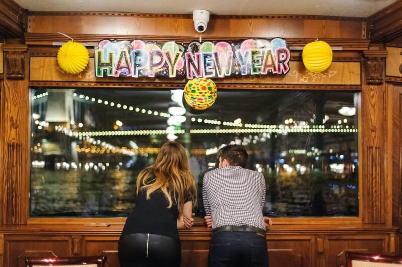 Budapest: Christmas and Holiday Danube Dinner Cruise - Key Points
