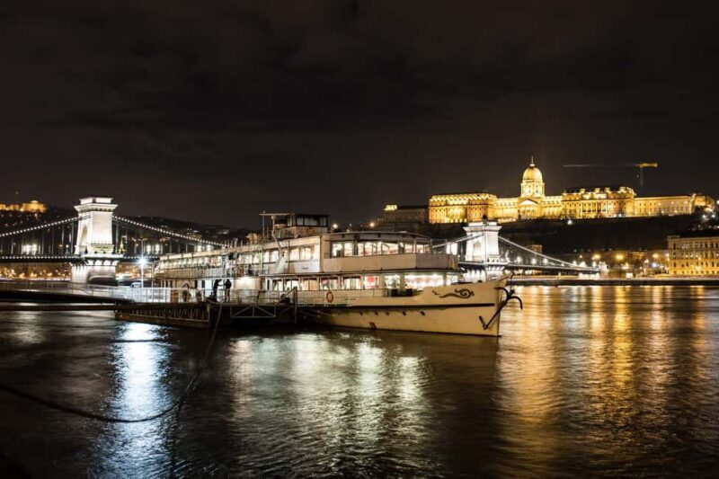 Budapest: Christmas and Holiday Danube Dinner Cruise - An In-Depth Look at the Budapest Christmas and Holiday Danube Dinner Cruise