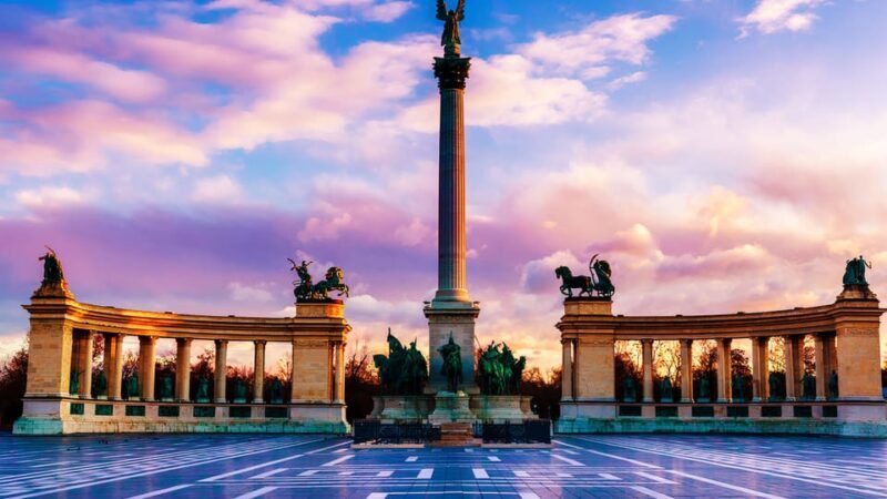 Budapest: City Highlights Walking Tour - Key Points
