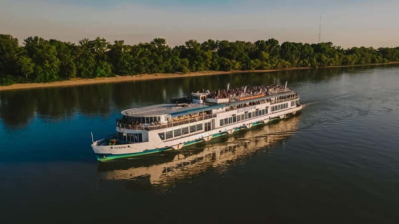 Budapest: Cruisin' Boat Party Tour with Electronic Music - An In-Depth Look at the Budapest Cruisin’ Boat Party