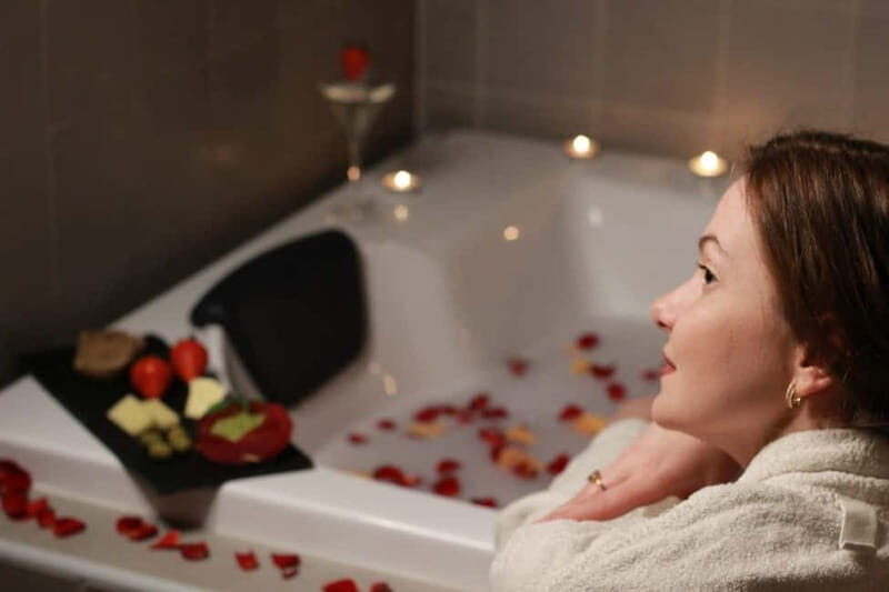 BUDAPEST, Day Spa : Couples Massage with Roses Bubble Bath - BUDAPEST, Day Spa: Couples Massage with Roses Bubble Bath — An In-Depth Look