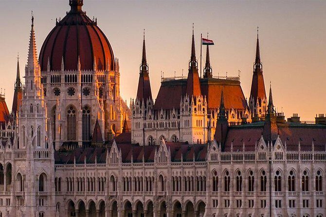 Budapest Downtown Walk with Chimney Cake and Metro Pass - Who Should Consider This Tour?