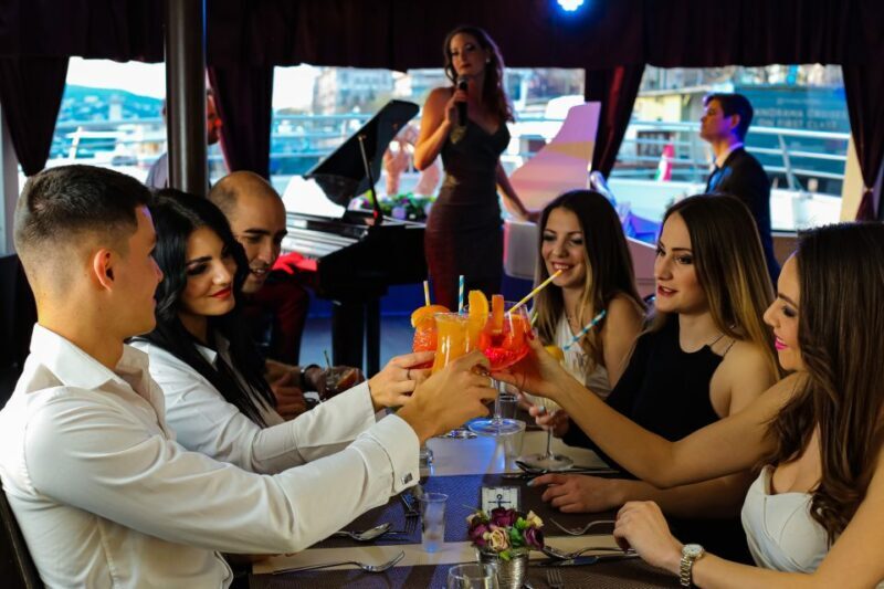 Budapest: Drink & Piano Show - A Complete Look at the Budapest Drink & Piano Show