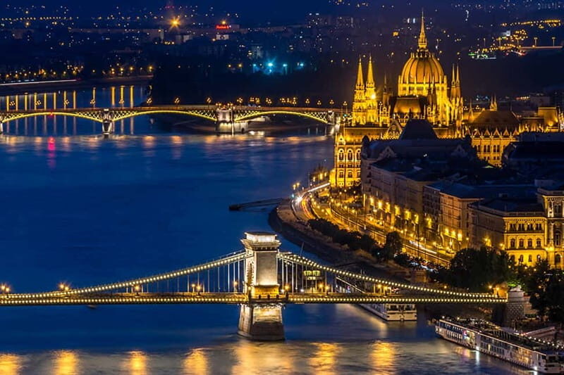 Budapest: Evening Castle Hill Tour with Fishermen's Bastion - Key Points