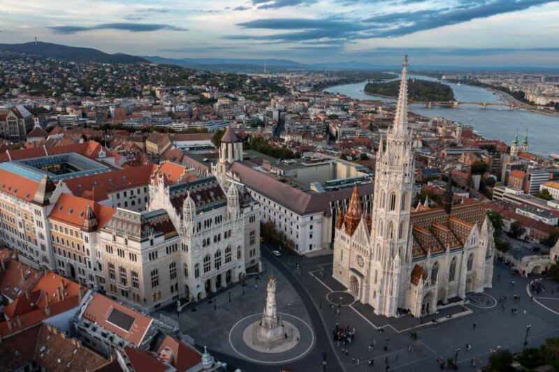 Budapest: Grand City Walking Tour with a Guide - Budapest: Grand City Walking Tour with a Guide