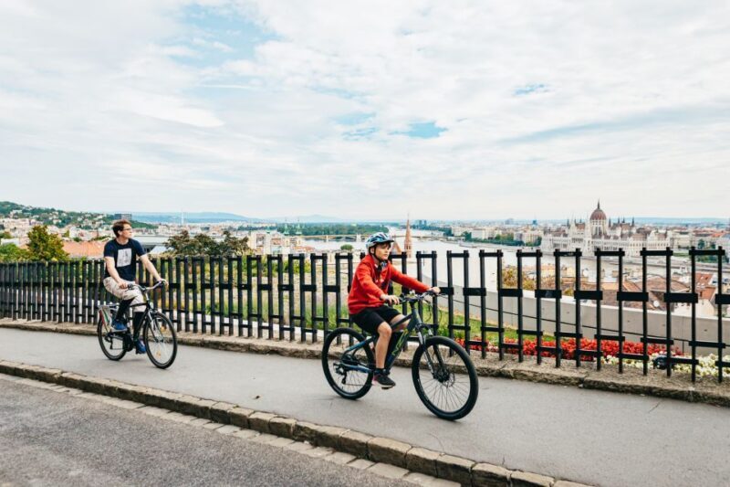 Budapest: Grand Sightseeing Bike Tour - Key Points
