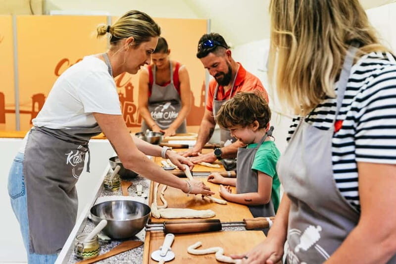 Budapest: Hungarian Chimney Cake Workshop in the City Center - What Makes This Experience Stand Out?