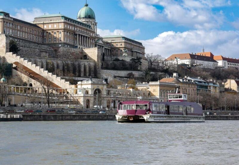 Budapest: Night Lights Cruise - Key Points