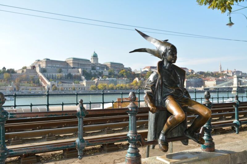 Budapest: Night Walking Tour with Danube River Cruise - A Detailed Look at the Experience